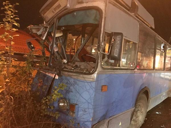 Троллейбус попал в ДТП на опасном перекрестке Краснодара